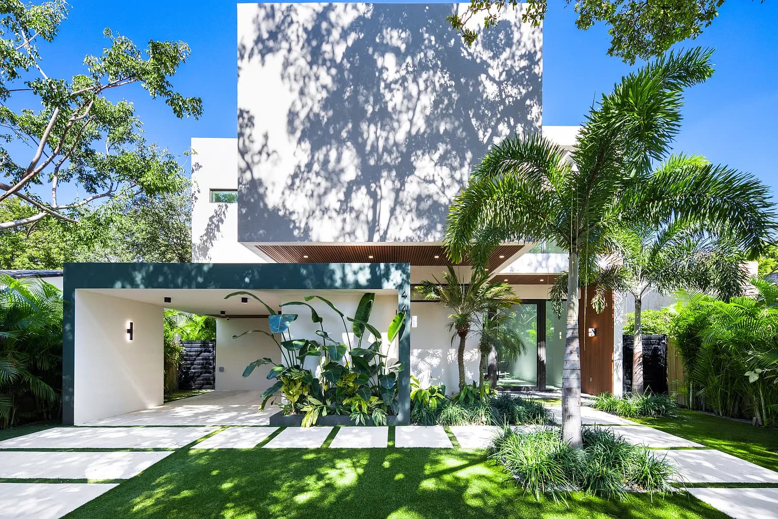 Buena Vista Modern Residence - View 3